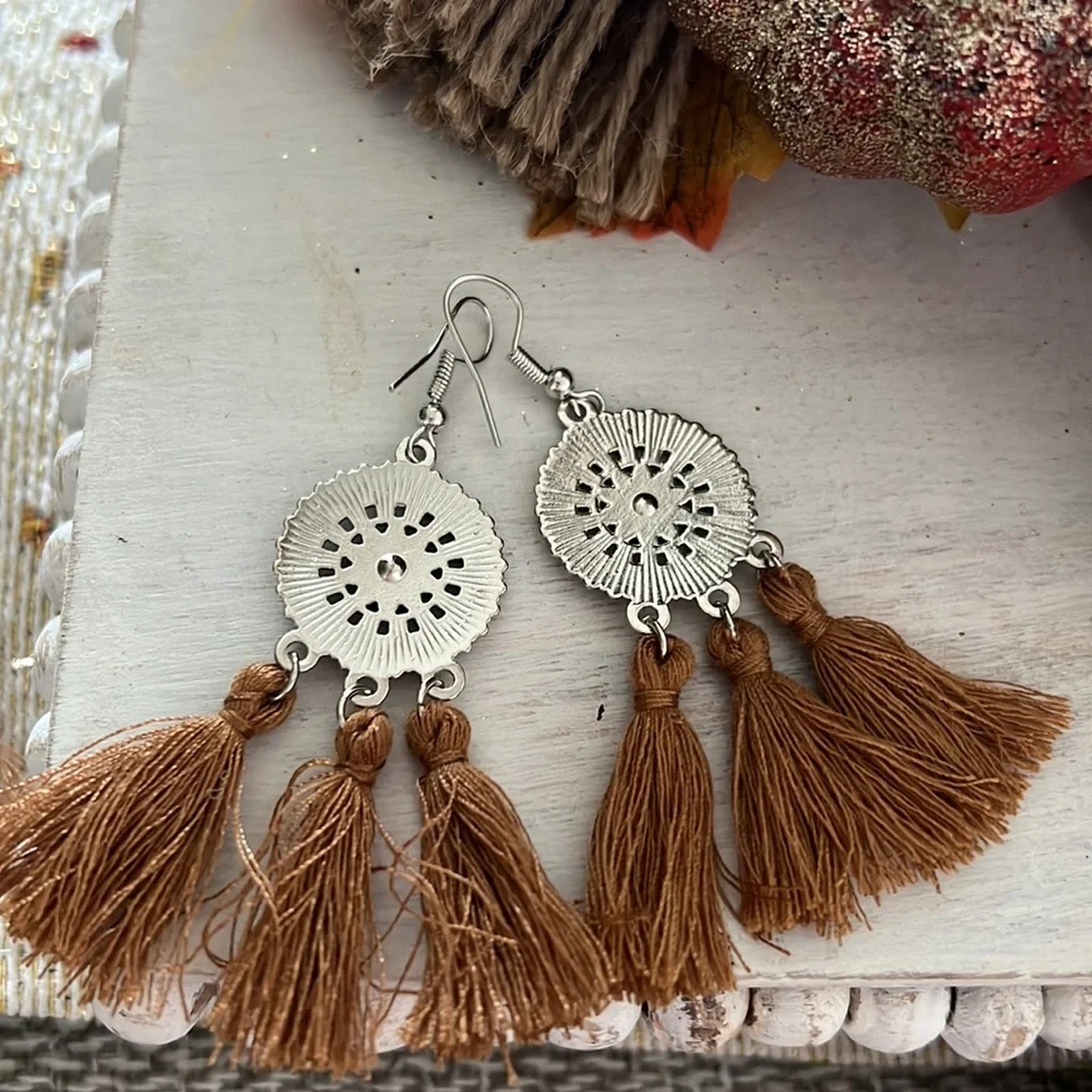 NIP Boho Western Tribal Tassel Dangling Earrings - Picture 3 of 4